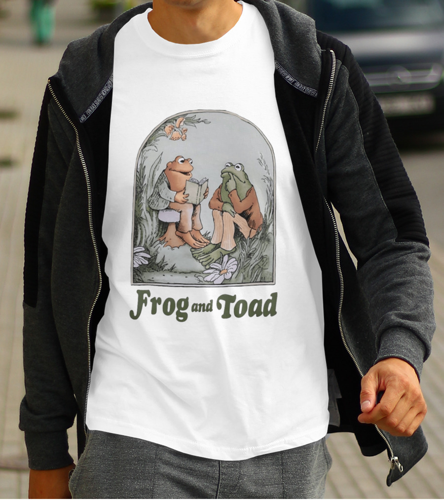 Frog And Toad Reading Together T-Shirt