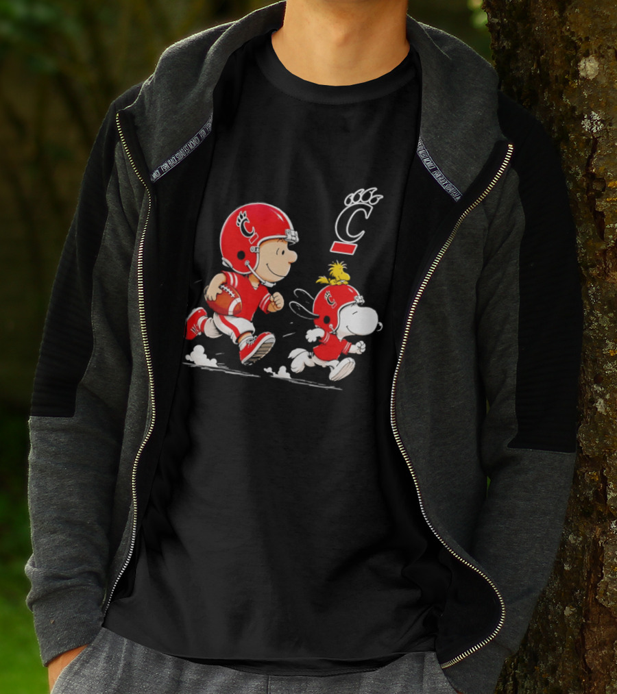 Charlie Brown Snoopy Cincinnati Bearcats Football Running T-Shirt