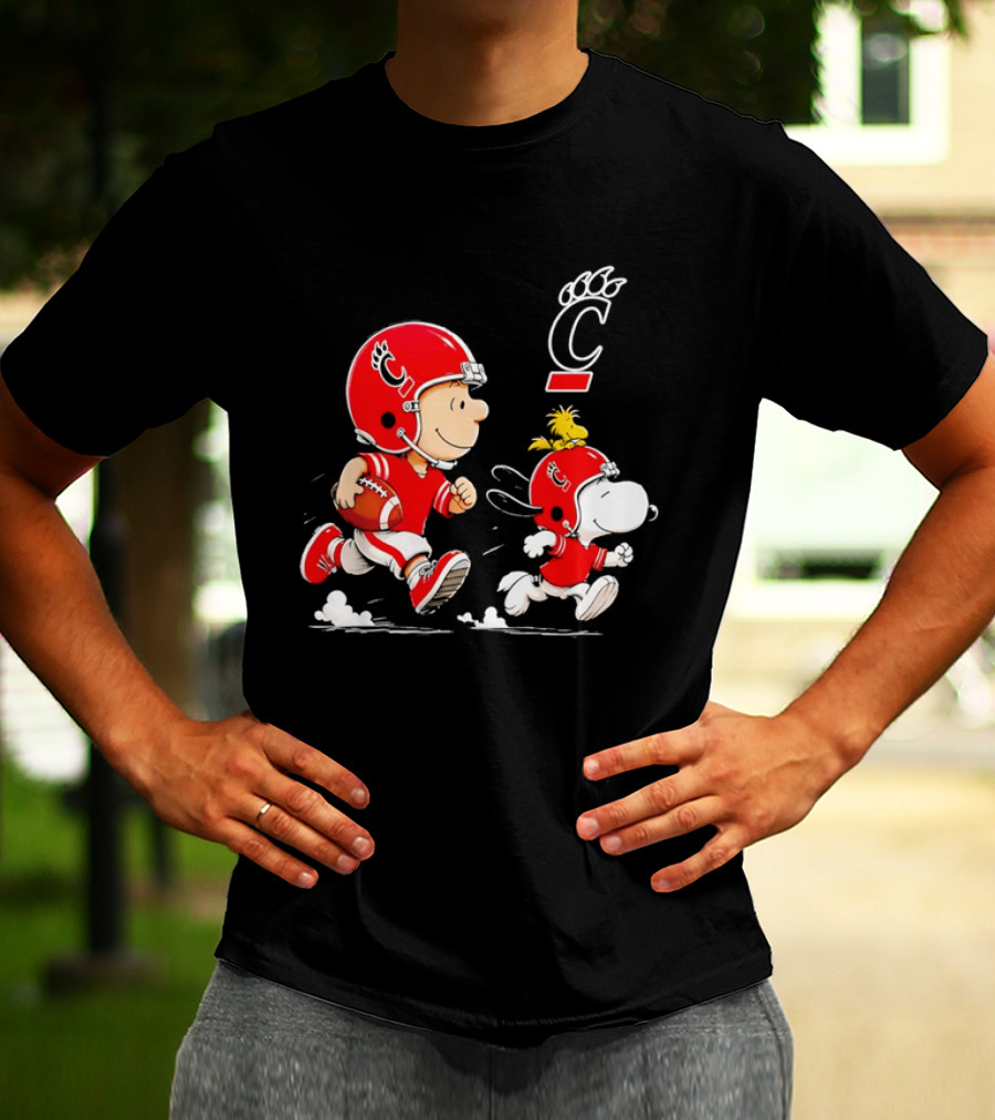 Charlie Brown Snoopy Cincinnati Bearcats Football Running T-Shirt