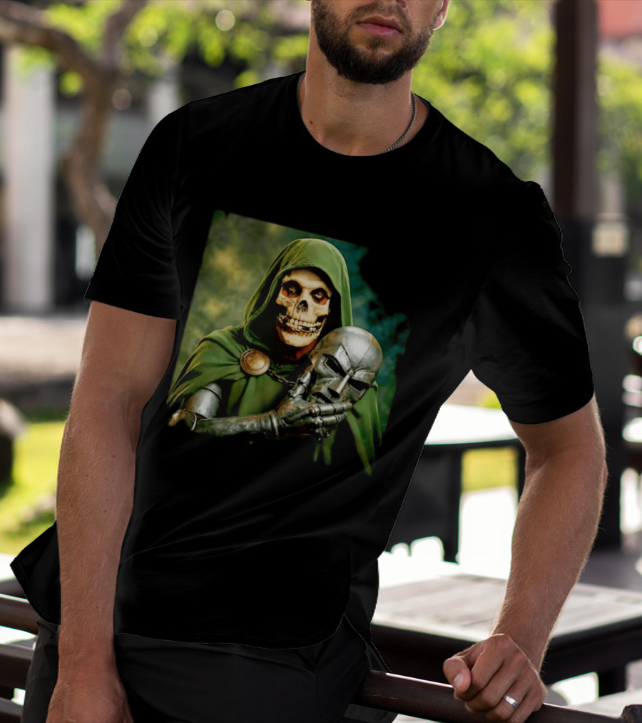 Doctor Doom Skull Face Holding Mask Supervillain Marvel T-Shirt