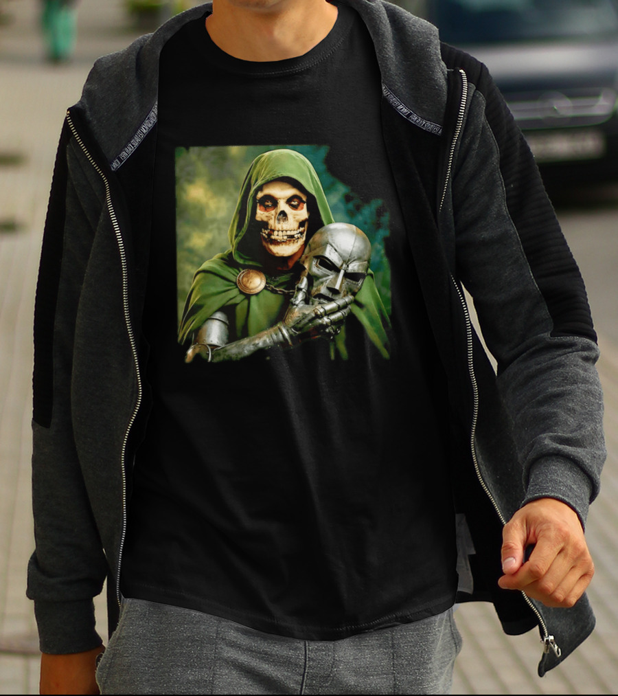 Doctor Doom Skull Face Holding Mask Supervillain Marvel T-Shirt
