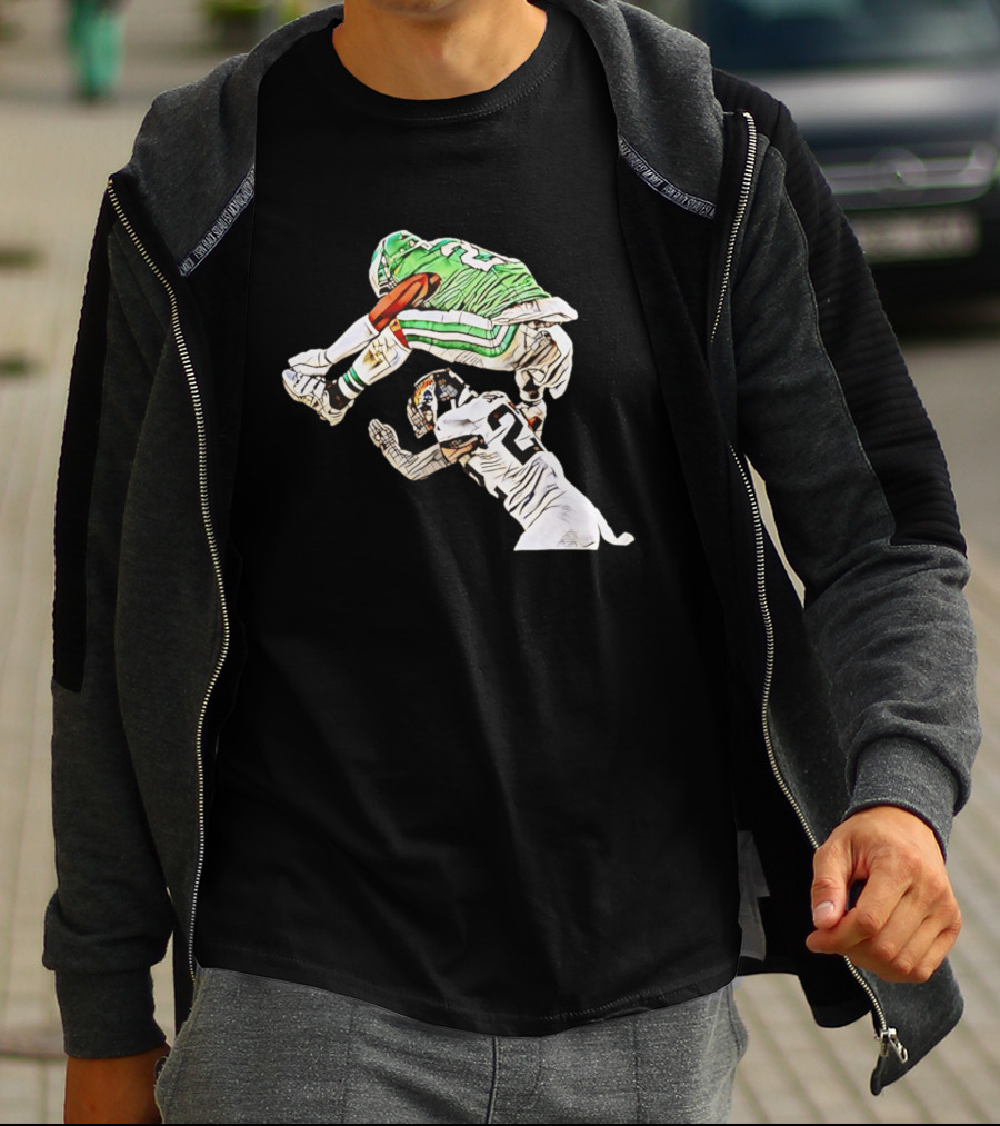 Saquon Barkley Hurdle Backwards Jump Over Defender In Green And White Jersey T-Shirt