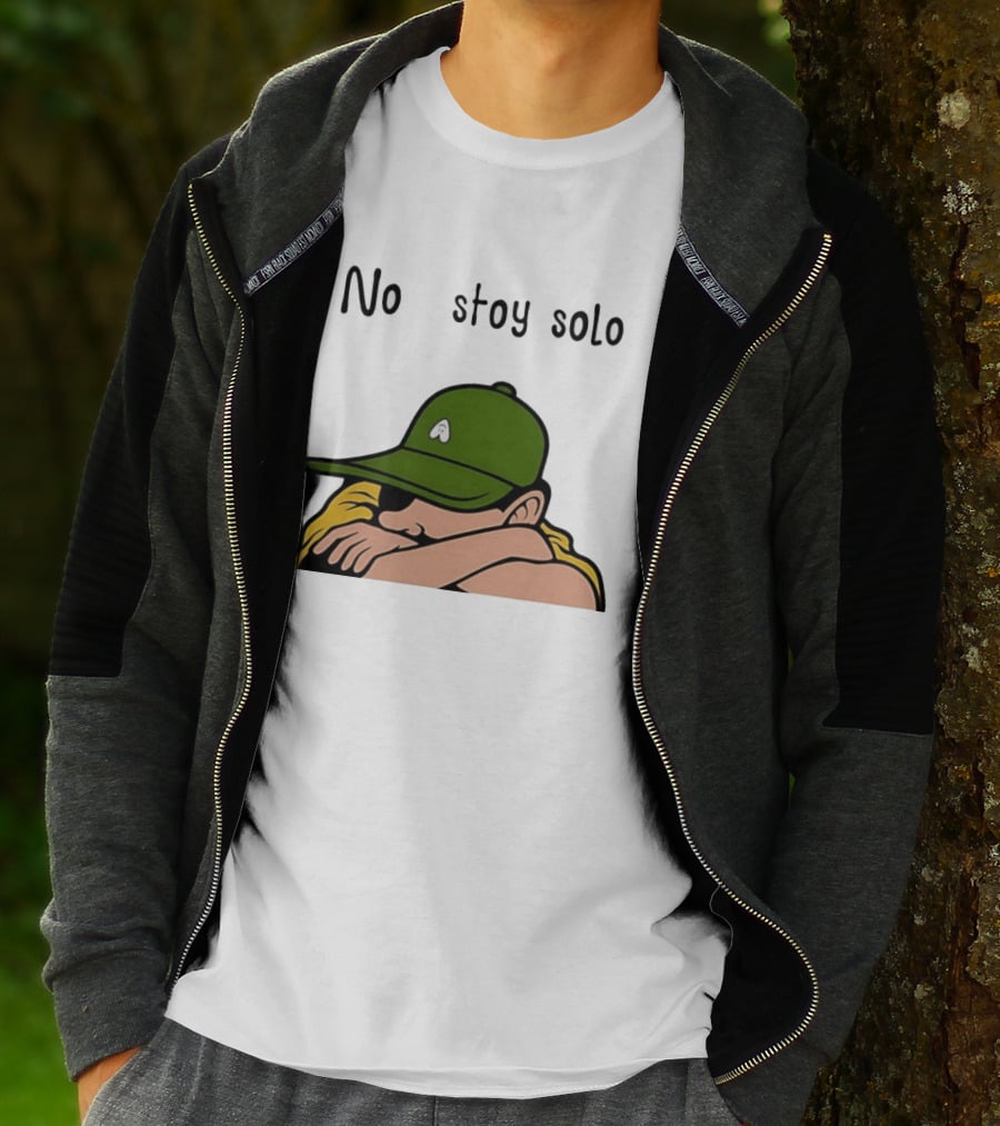 No Estoy Solo Anime Boy In Green Hat And Yellow T-Shirt