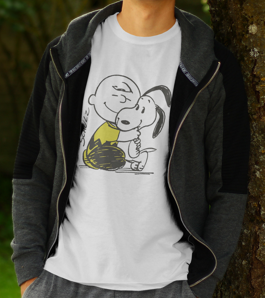 Schulz Charlie Brown Snoopy Hugging Classic Peanuts Friendship T-Shirt
