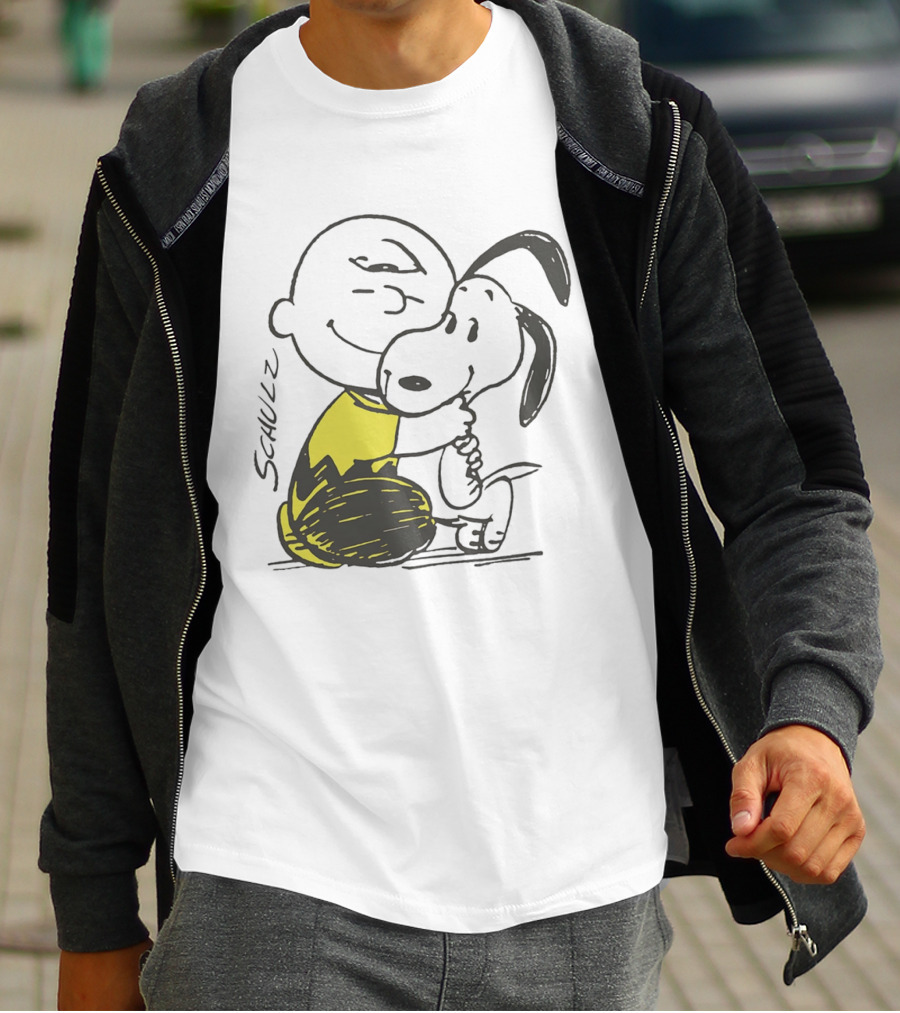 Schulz Charlie Brown Snoopy Hugging Classic Peanuts Friendship T-Shirt