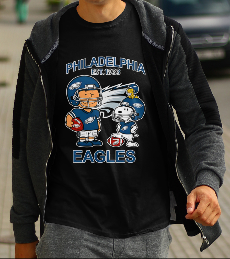 Philadelphia Est 1933 Eagles Charlie Brown Snoopy Football Team T-Shirt