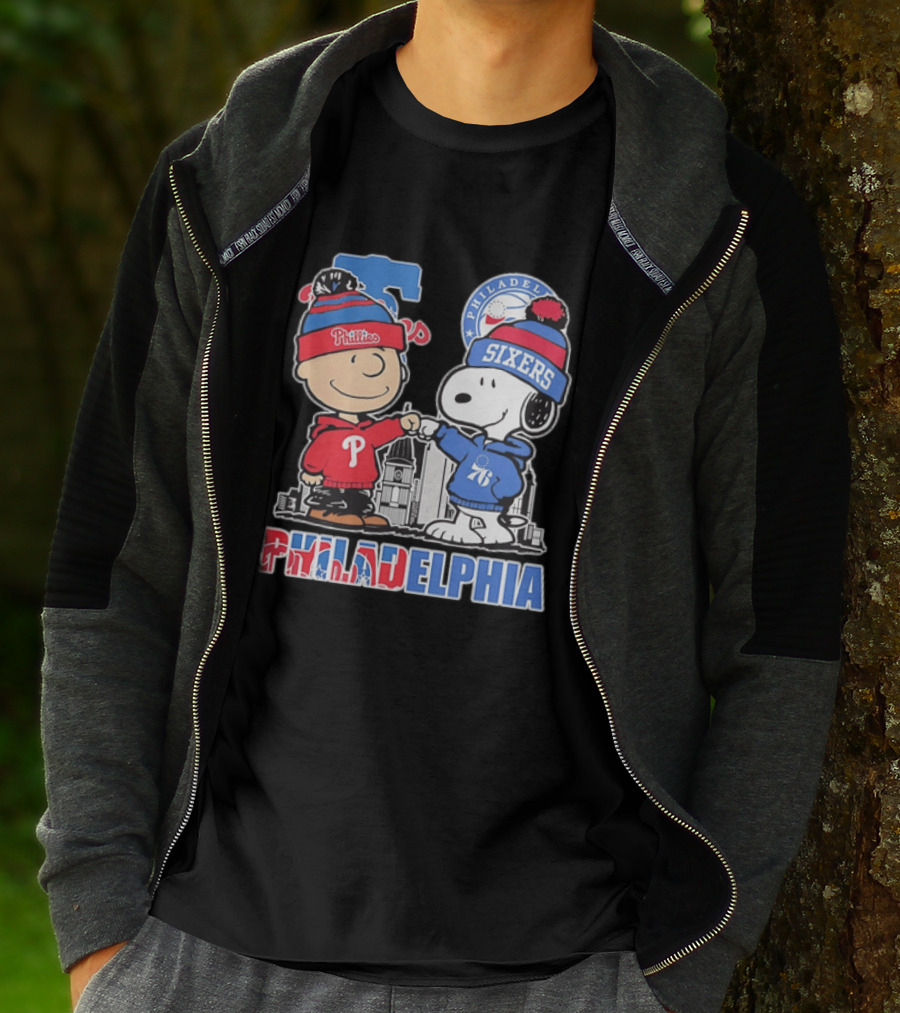 Charlie Brown And Snoopy Fist Bump Phillies Sixers Philadelphia T-Shirt