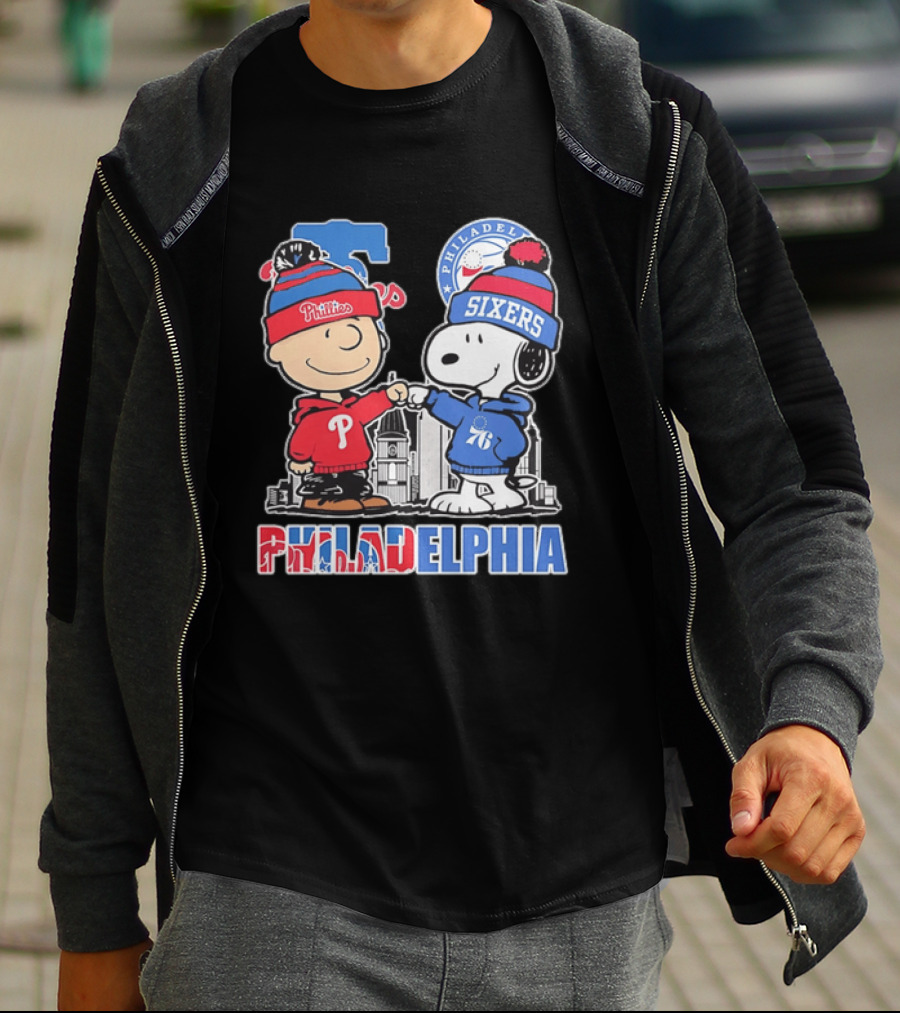 Charlie Brown And Snoopy Fist Bump Phillies Sixers Philadelphia T-Shirt