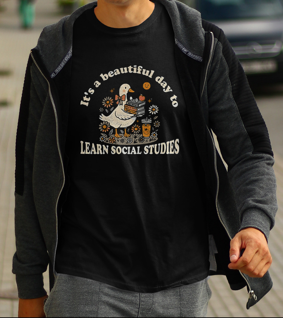 Goose It's A Beautiful Day To Learn Social Studies Happy Halloween T-Shirt