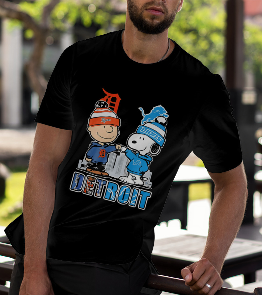 Charlie Brown Snoopy Detroit Tigers Lions Fist Bump Peanuts T-Shirt