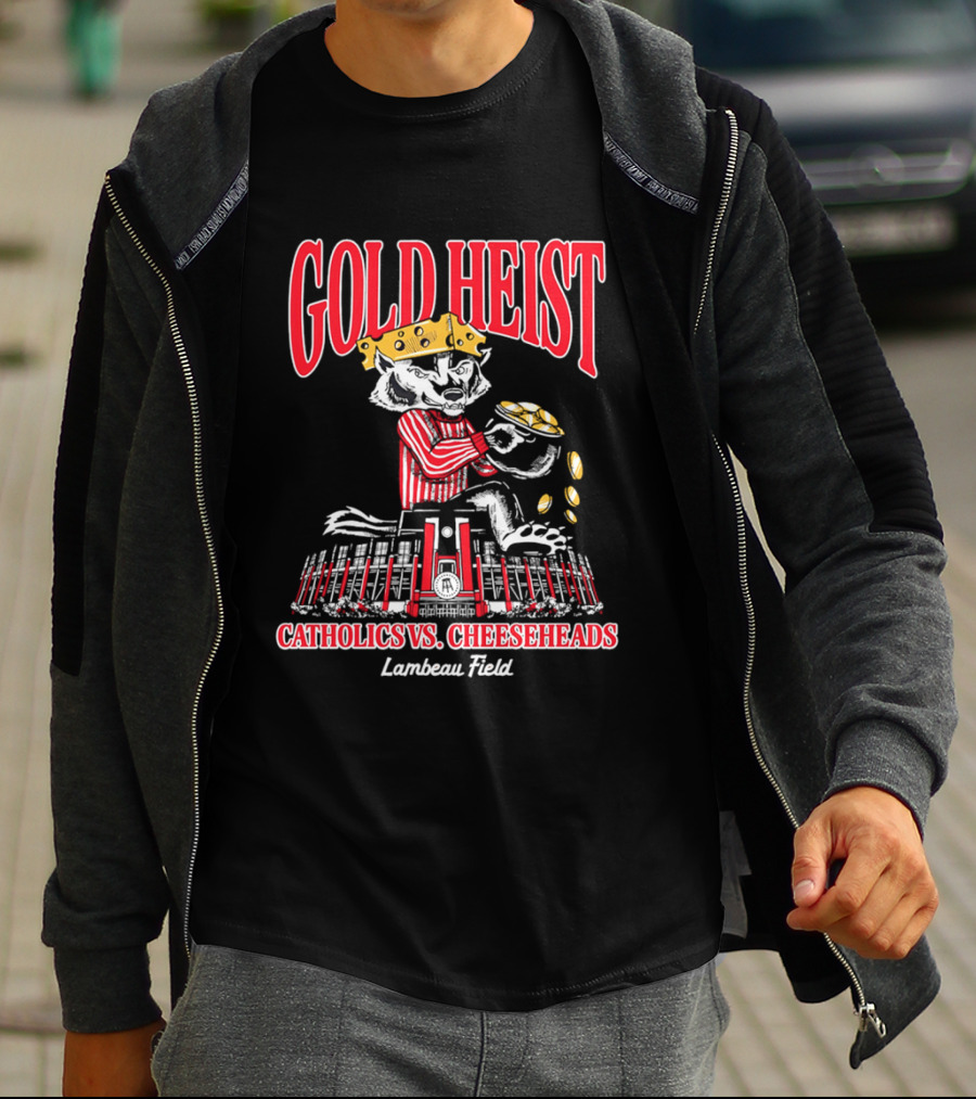 Gold Heist Catholics Vs Cheeseheads Wisconsin Badgers Lambeau Field T-Shirt