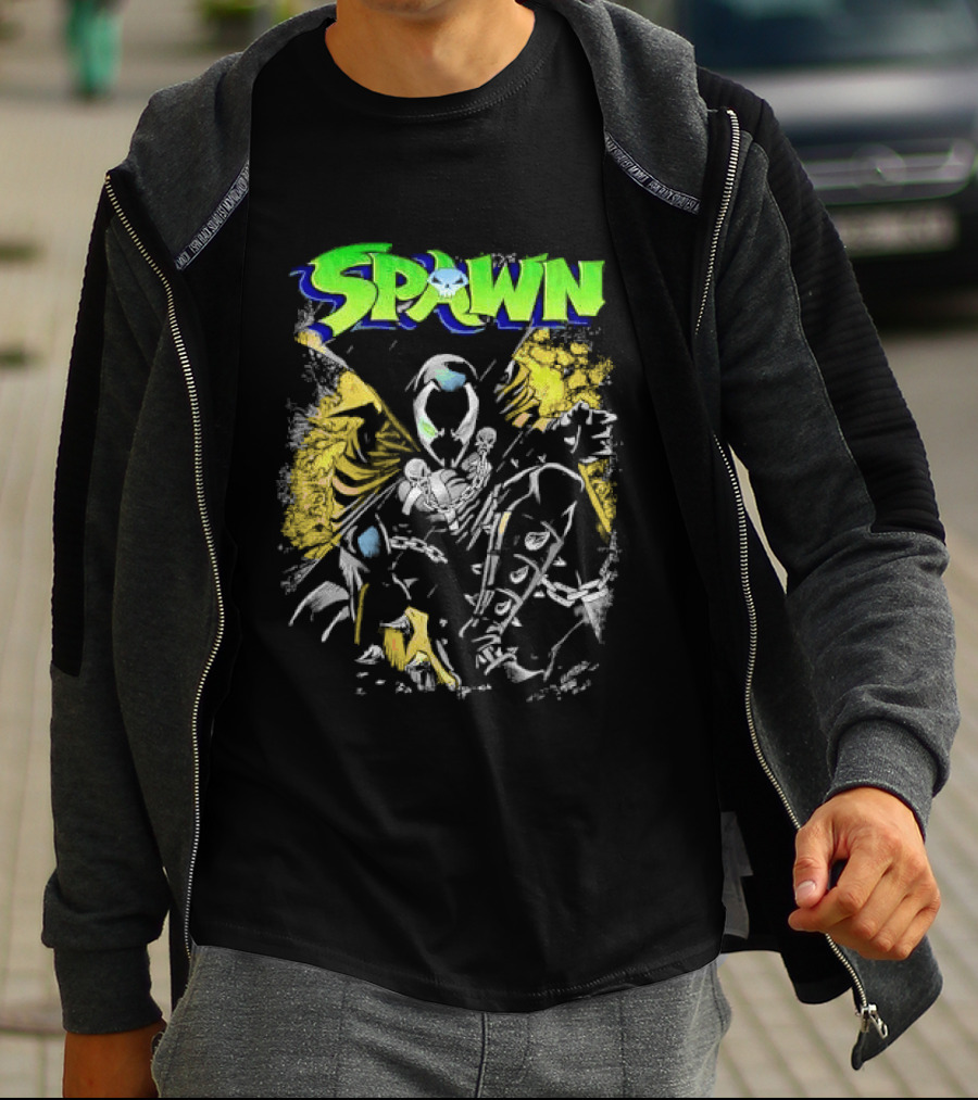 Spawn Crouching Superhero Chains Cape Distressed Comics T-Shirt