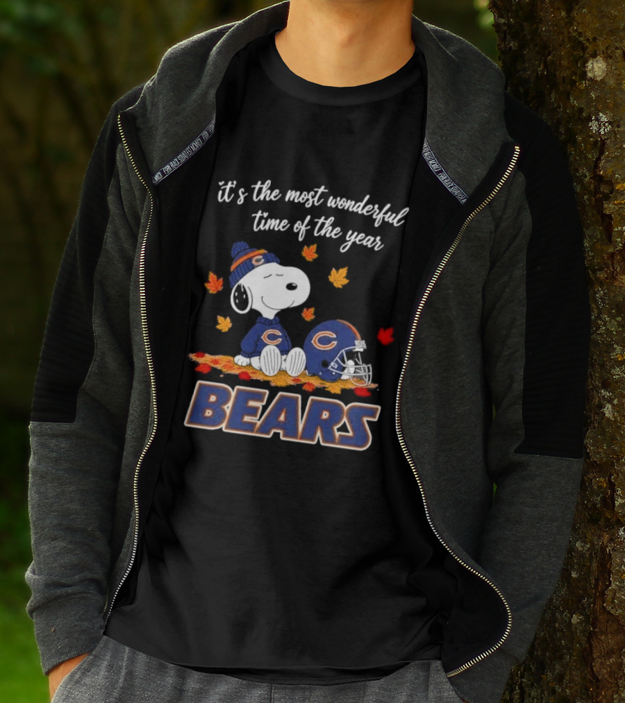 Chicago Bears Snoopy Most Wonderful Time Autumn Leaves Football Helmet T-Shirt