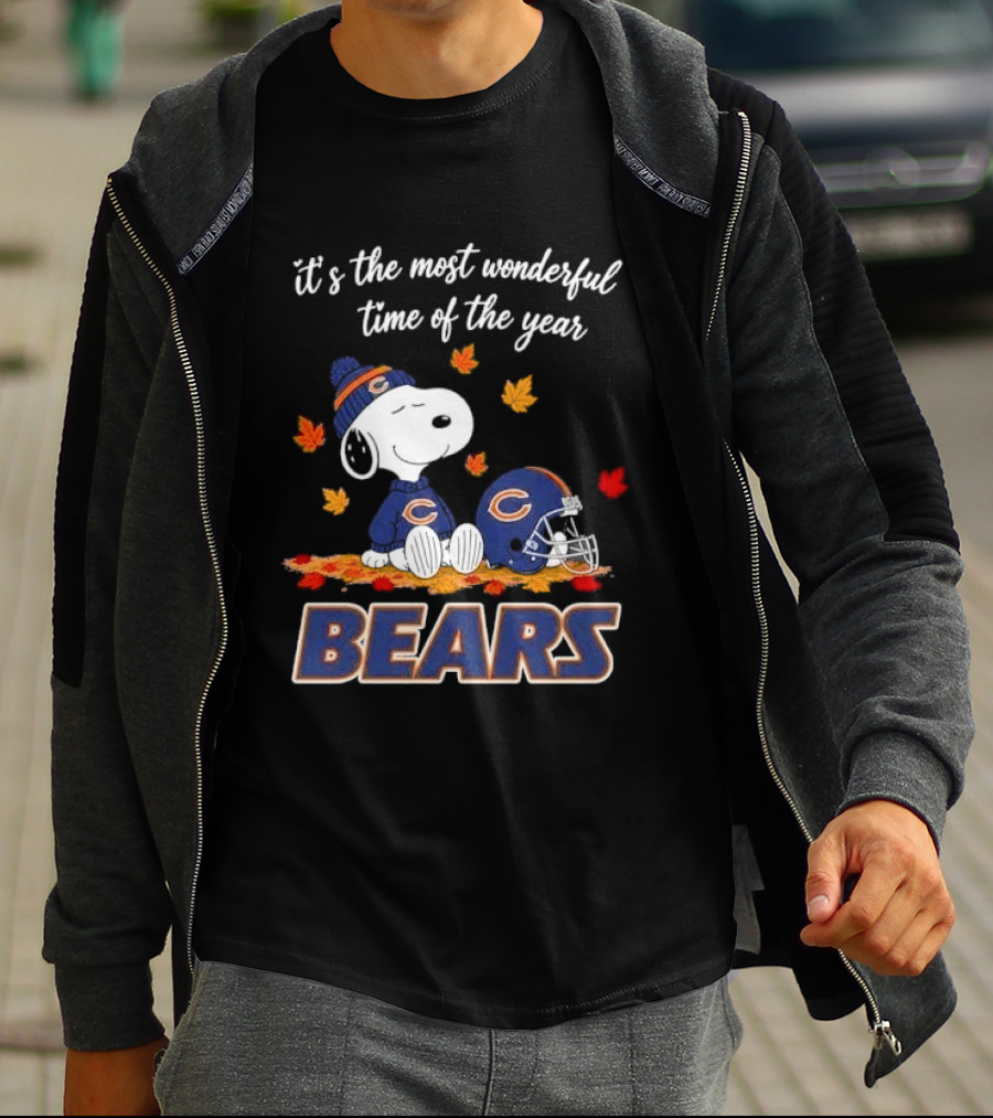 Chicago Bears Snoopy Most Wonderful Time Autumn Leaves Football Helmet T-Shirt