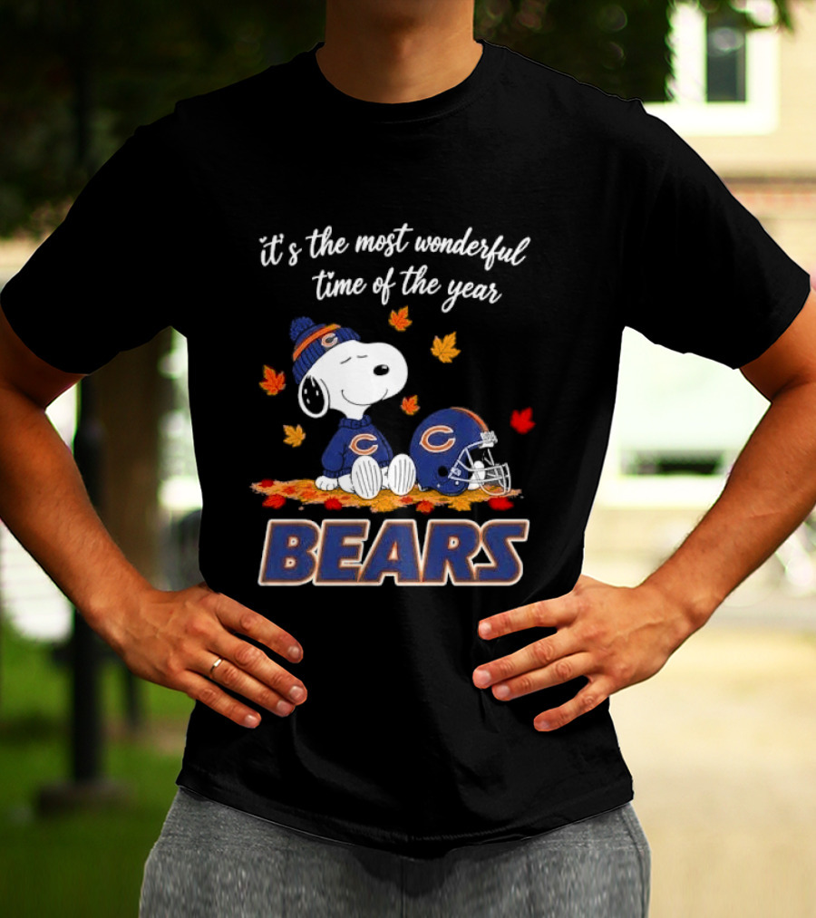 Chicago Bears Snoopy Most Wonderful Time Autumn Leaves Football Helmet T-Shirt