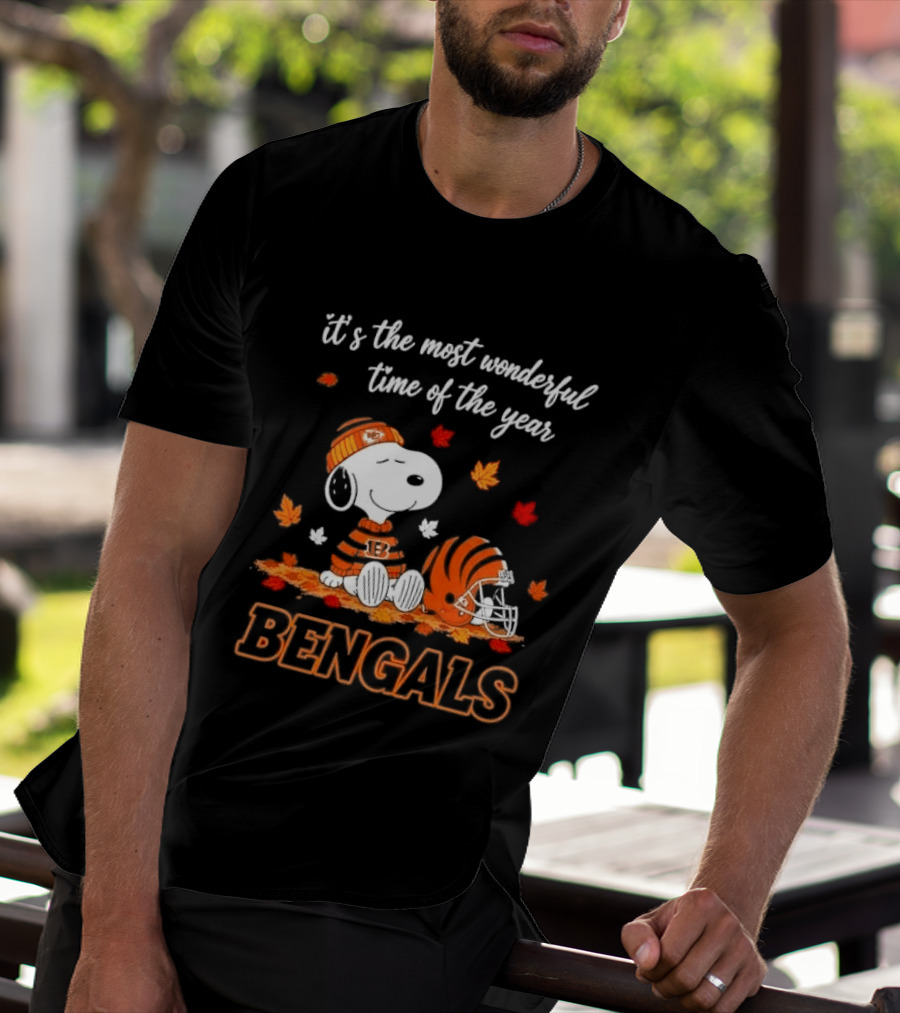 It's The Most Wonderful Time Of The Year Snoopy Bengals Leaves Helmet T-Shirt