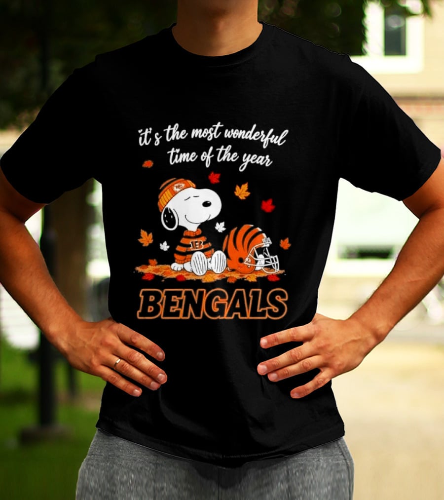 It's The Most Wonderful Time Of The Year Snoopy Bengals Leaves Helmet T-Shirt