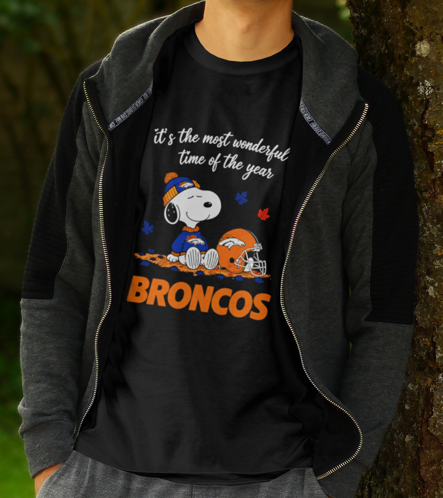 Denver Broncos Snoopy Its The Most Wonderful Time Of Year Autumn Leaves T-Shirt