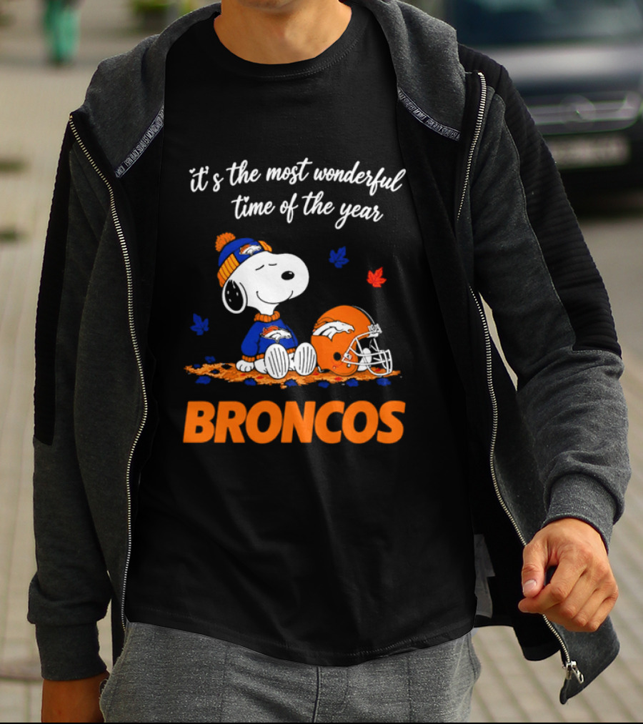 Denver Broncos Snoopy Its The Most Wonderful Time Of Year Autumn Leaves T-Shirt