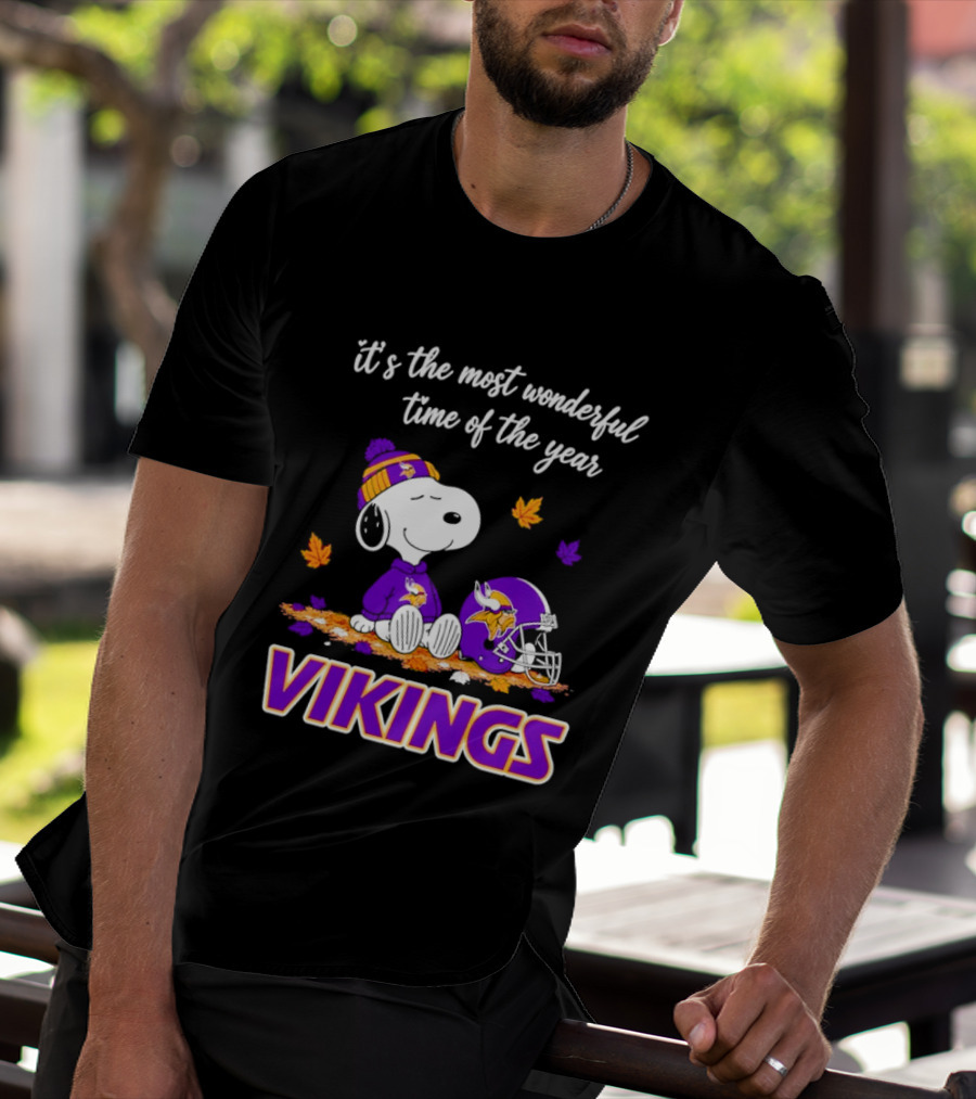 Minnesota Vikings It's The Most Wonderful Time Of The Year Snoopy Sitting Helmet Autumn Leaves T-Shirt