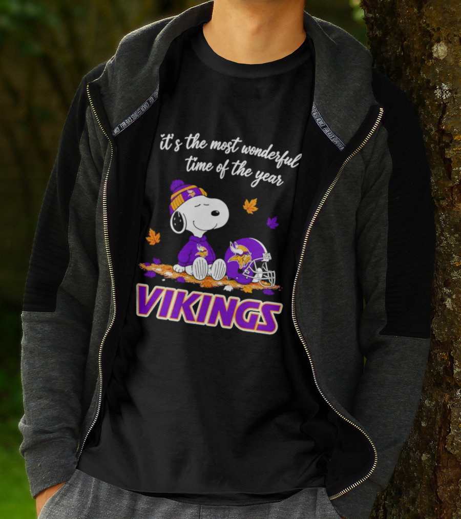 Minnesota Vikings It's The Most Wonderful Time Of The Year Snoopy Sitting Helmet Autumn Leaves T-Shirt