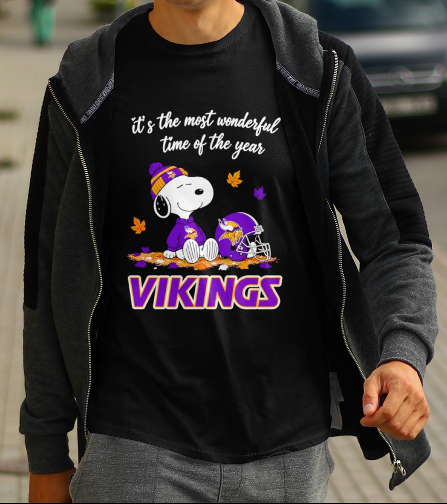 Minnesota Vikings It's The Most Wonderful Time Of The Year Snoopy Sitting Helmet Autumn Leaves T-Shirt