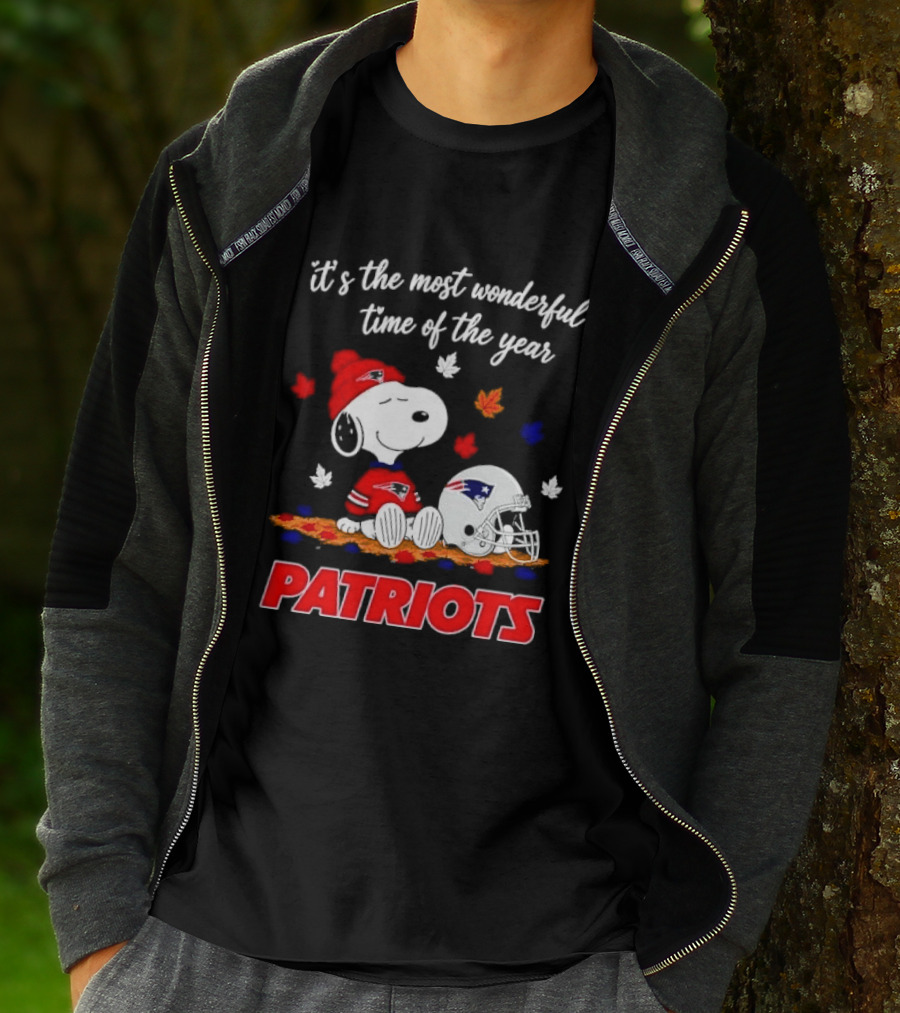New England Patriots Snoopy It's The Most Wonderful Time Of The Year Autumn Leaves T-Shirt