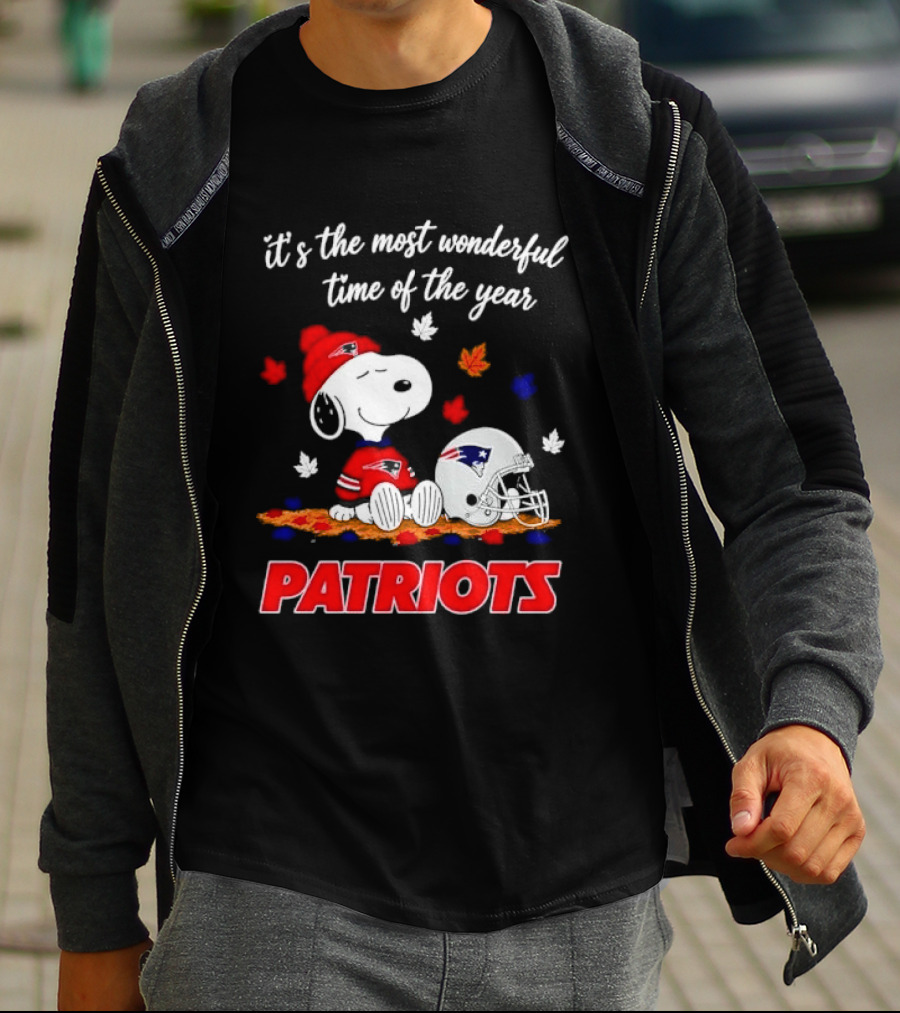 New England Patriots Snoopy It's The Most Wonderful Time Of The Year Autumn Leaves T-Shirt