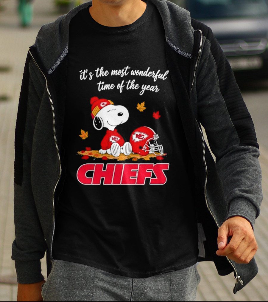 Kansas City Chiefs Snoopy It's The Most Wonderful Time Of The Year Helmet Autumn Leaves T-Shirt