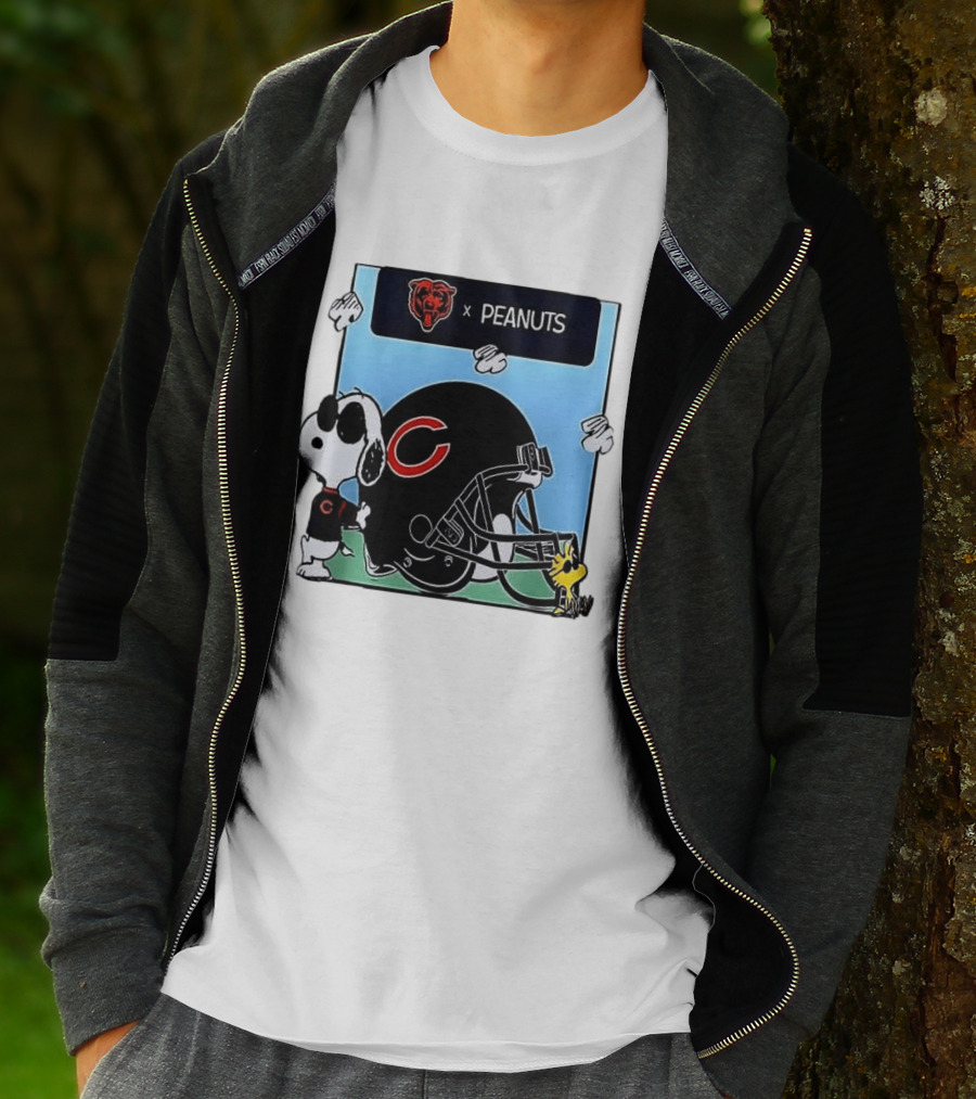 Chicago Bears X Peanuts Snoopy Woodstock Football Collaboration T-Shirt