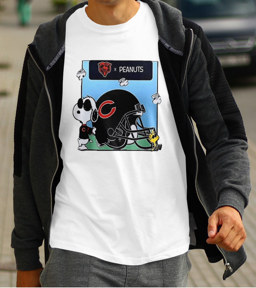Chicago Bears X Peanuts Snoopy Woodstock Football Collaboration T-Shirt