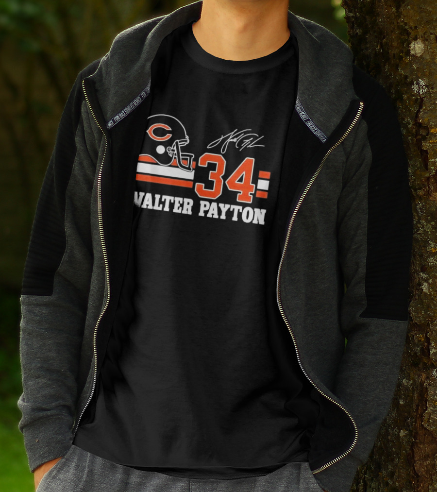 Chicago Bears Walter Payton 34 Distressed Helmet Stripes Signature T-Shirt