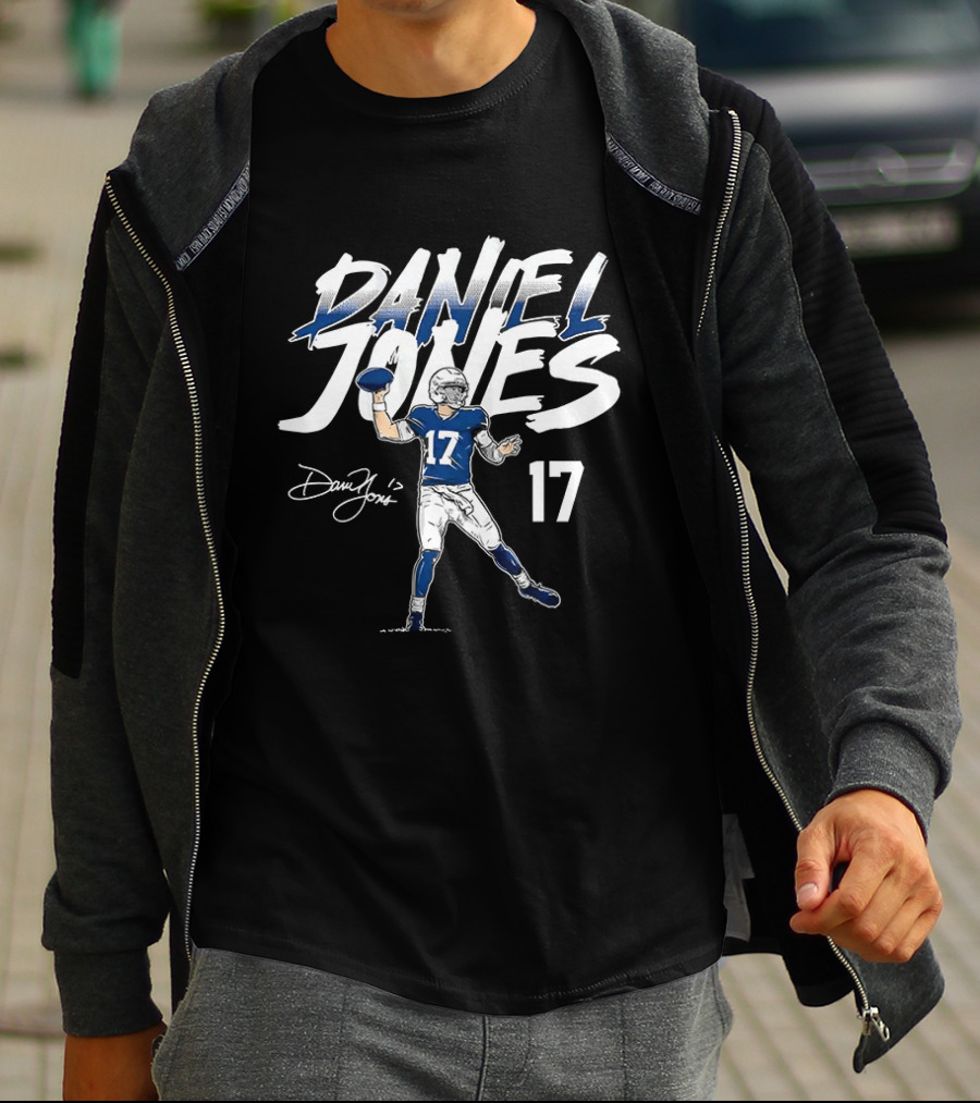 Daniel Jones 17 Football Quarterback Pose Indiana T-Shirt