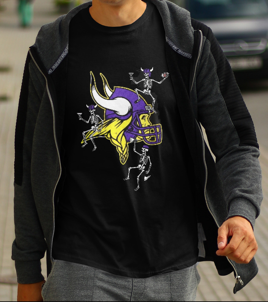 Minnesota Vikings Skeletons Cocktails Football Distressed Axe T-Shirt