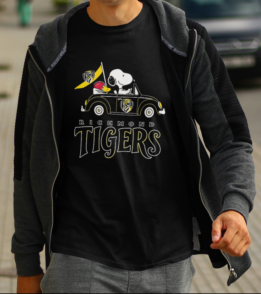 Richmond Tigers Snoopy Woodstock Driving Beetle Car T-Shirt