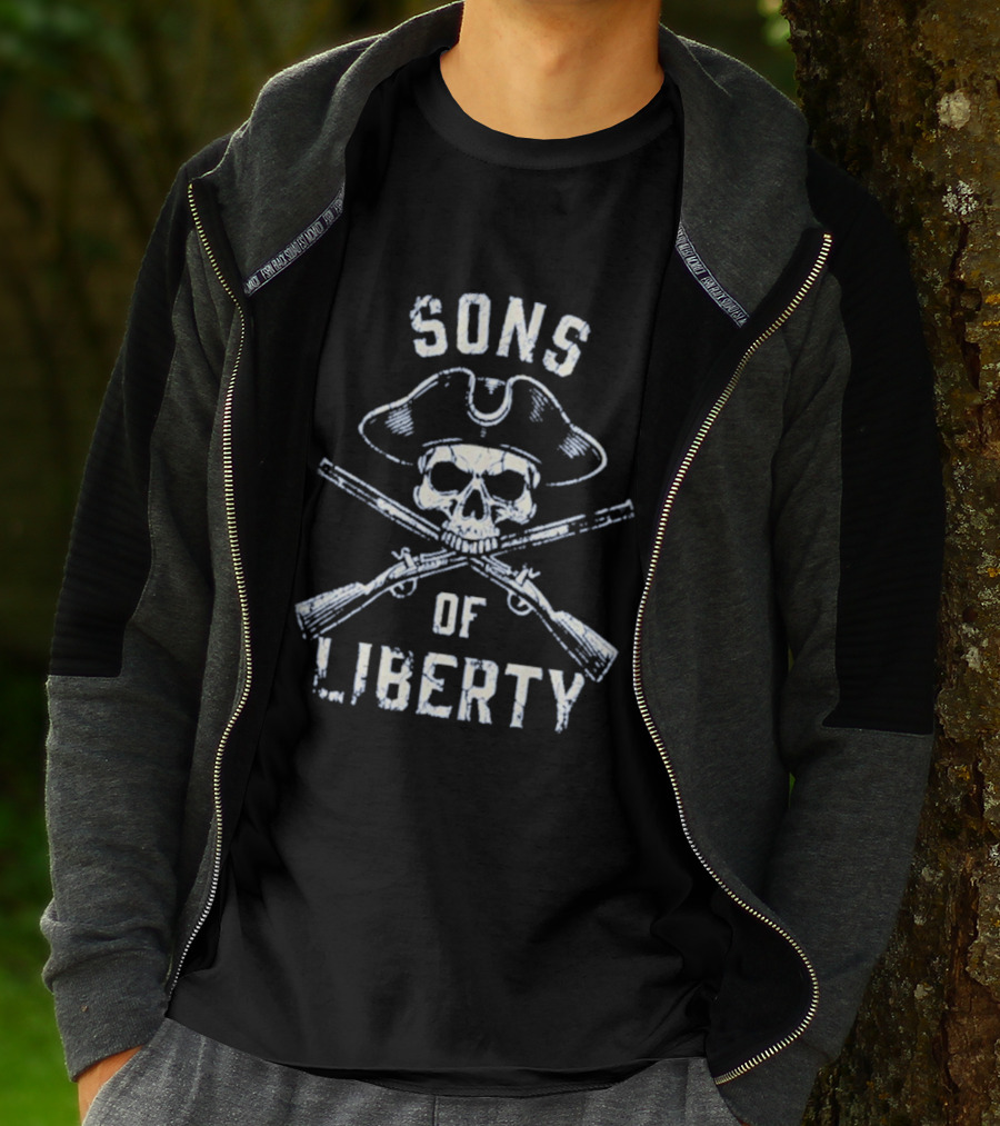 Sons Of Liberty Skull Crossed Guns Revolutionary Hat T-Shirt