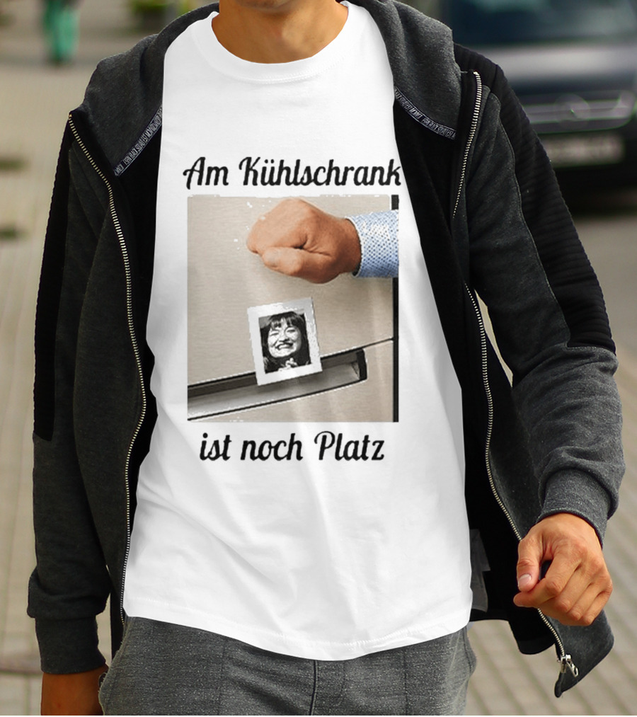 Am Kühlschrank Ist Noch Platz Foto Moustache Hand T-Shirt