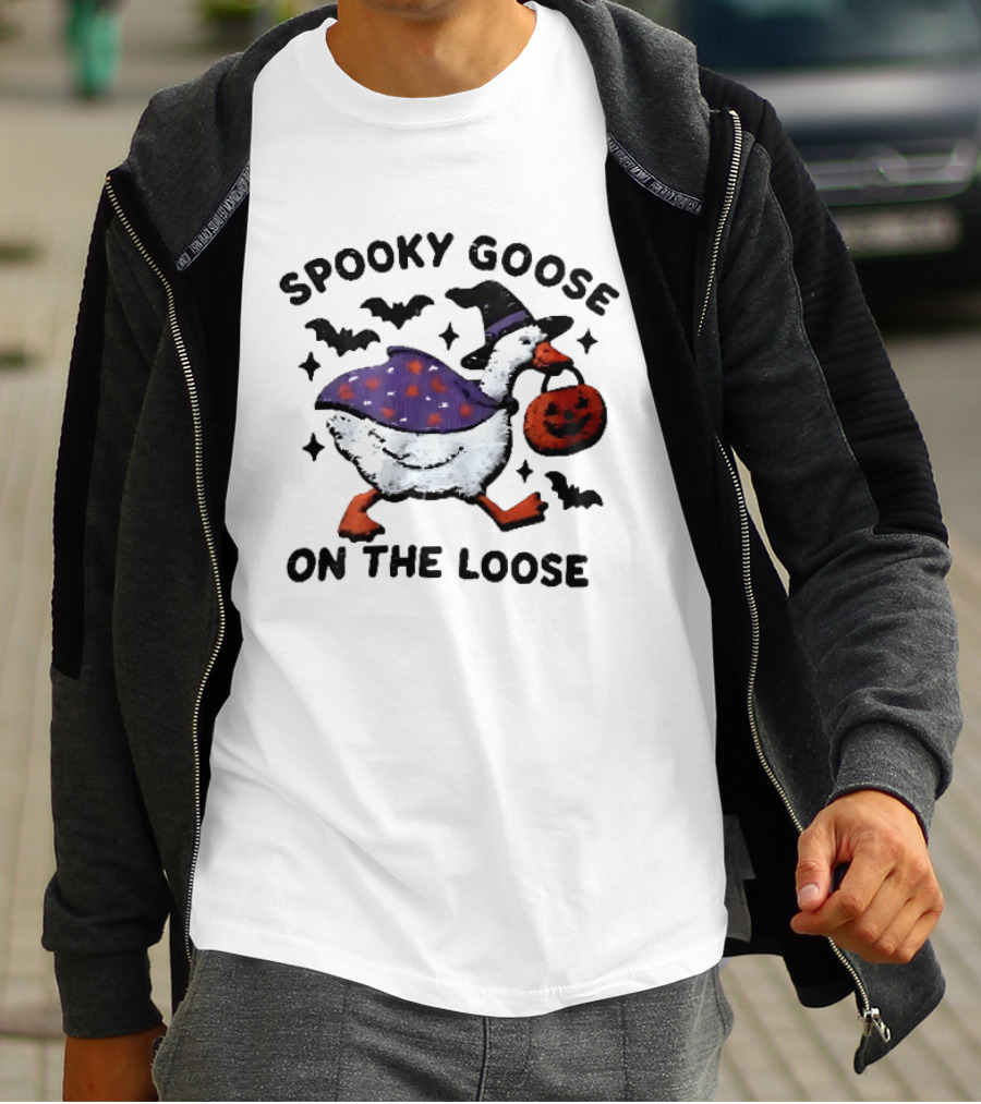 Spooky Goose On The Loose Witch Hat Pumpkin Cape Bats T-Shirt