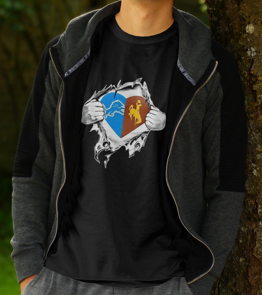Detroit Lions Wyoming Cowboys Heart Ripped Skin T-Shirt