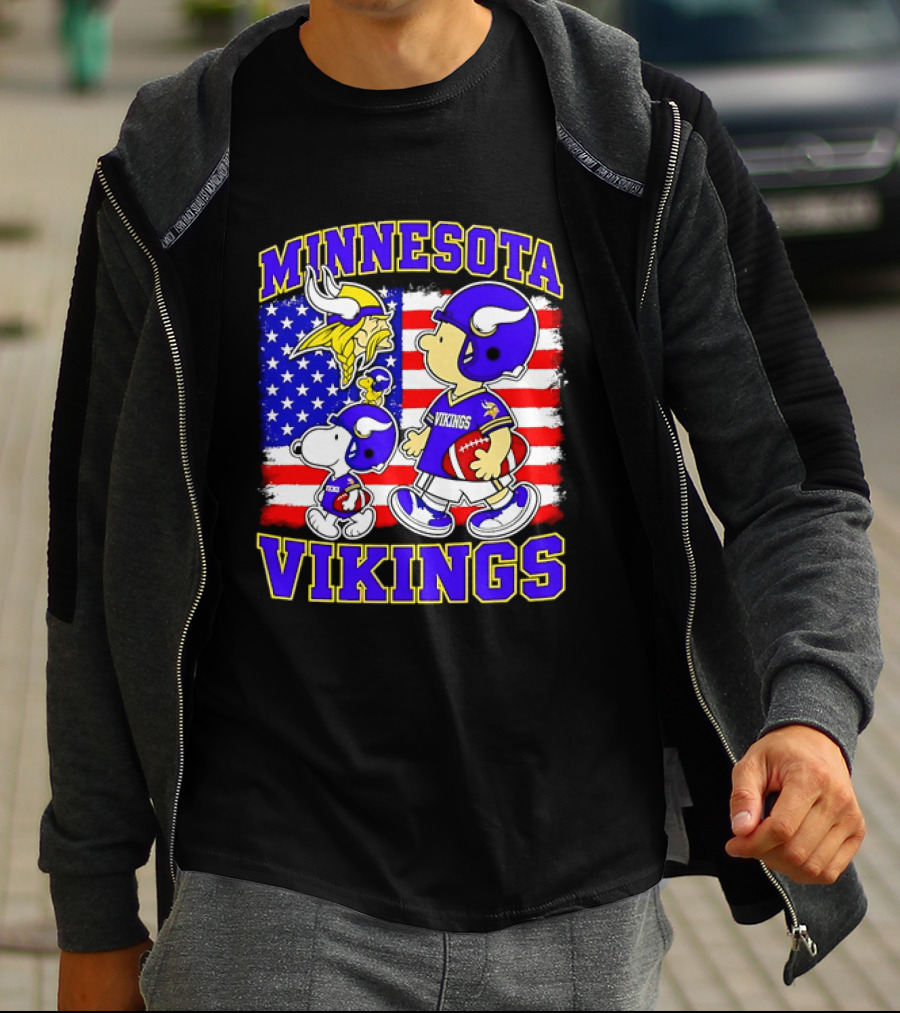 Minnesota Vikings Snoopy Woodstock American Flag Football 2026 T-Shirt