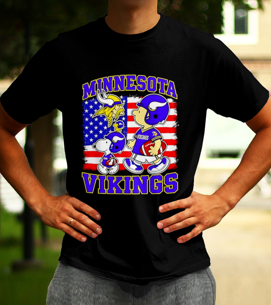 Minnesota Vikings Snoopy Woodstock American Flag Football 2026 T-Shirt