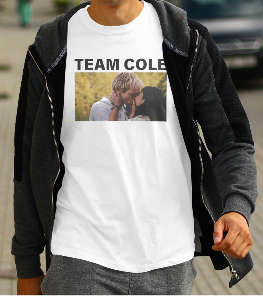 Team Cole Romantic Kiss Scene T-Shirt