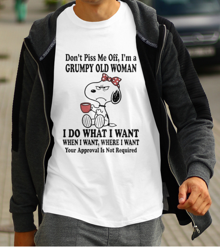 Snoopy Dog Cartoon Don't Piss Me Off I'm A Grumpy Old Woman I Do What I Want Approval Not Required T-Shirt