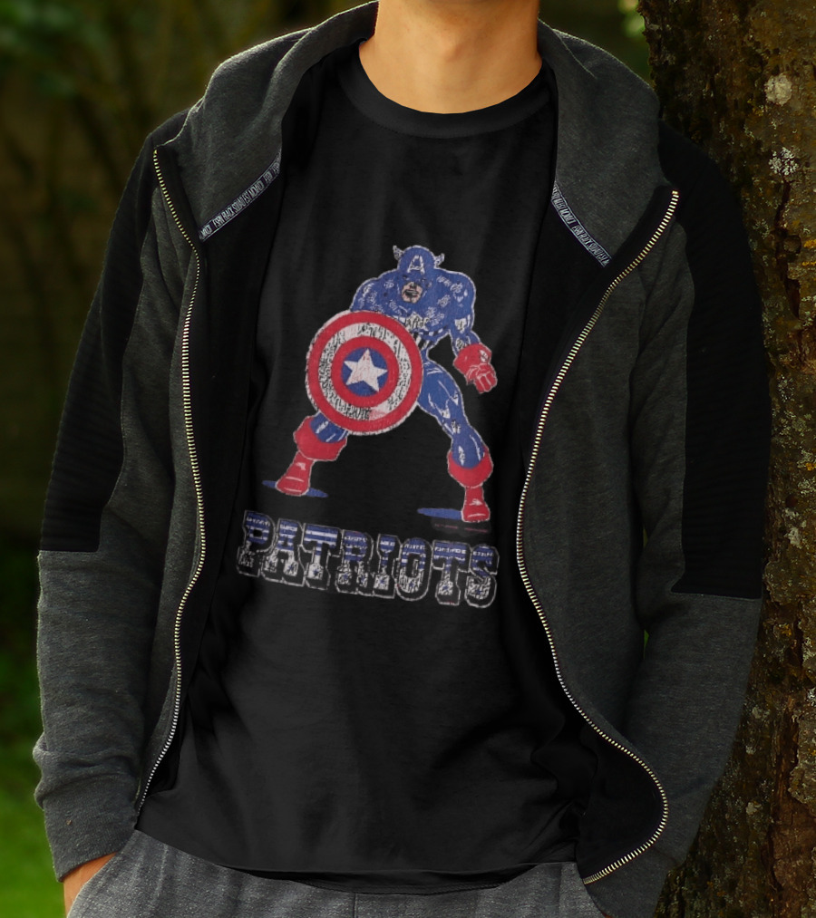 Patriots Captain America Shield Distressed Look T-Shirt