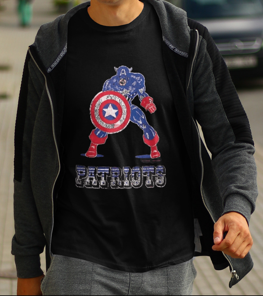 Patriots Captain America Shield Distressed Look T-Shirt