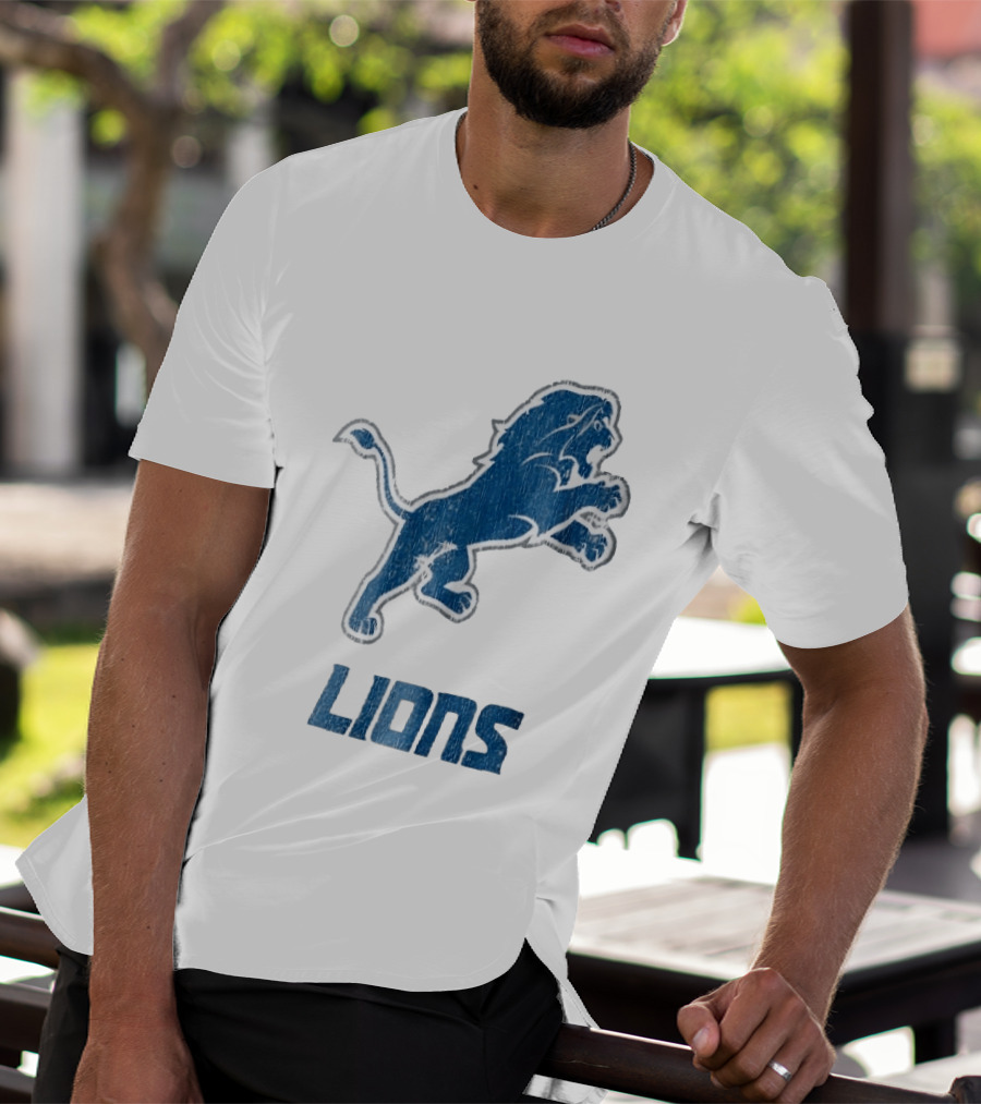 Detroit Lions Distressed Blue Leaping Lion Vintage Team Spirit T-Shirt