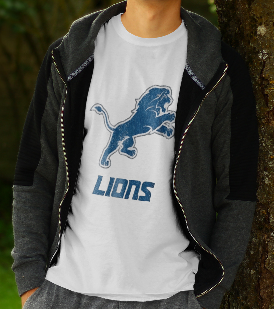 Detroit Lions Distressed Blue Leaping Lion Vintage Team Spirit T-Shirt