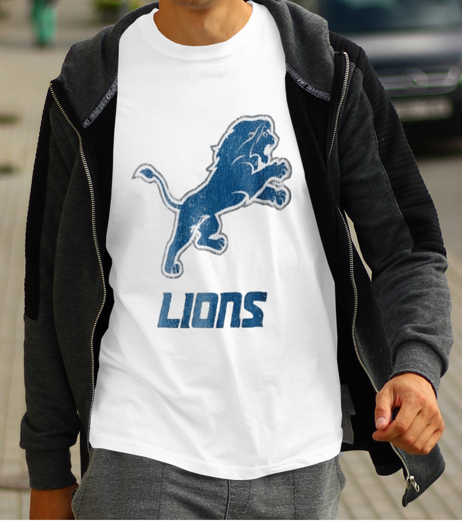 Detroit Lions Distressed Blue Leaping Lion Vintage Team Spirit T-Shirt