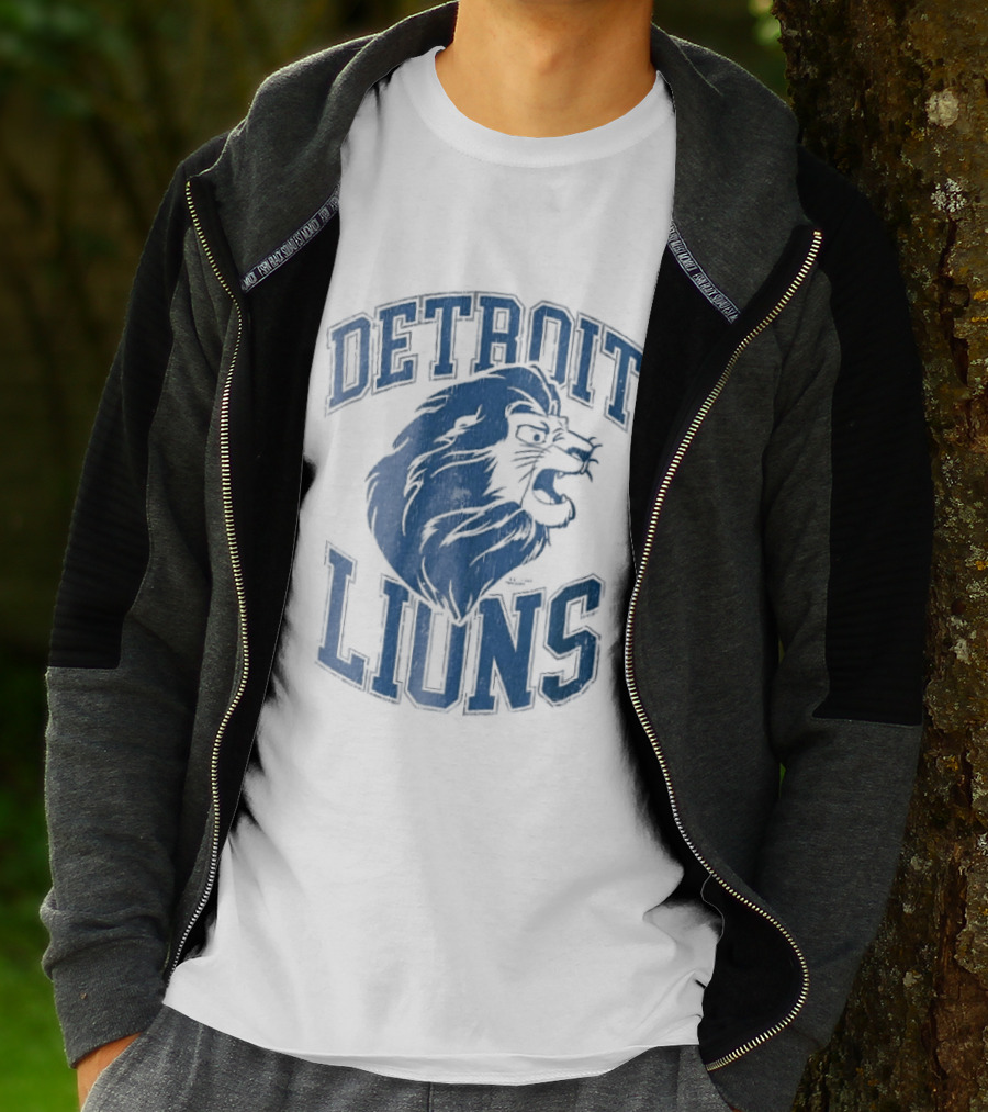 Detroit Lions Distressed Roaring Lion Head Varsity T-Shirt