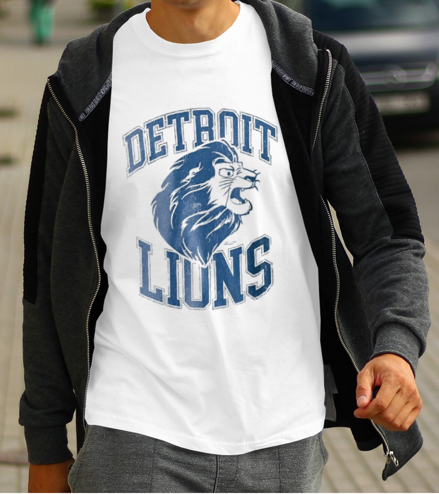 Detroit Lions Distressed Roaring Lion Head Varsity T-Shirt